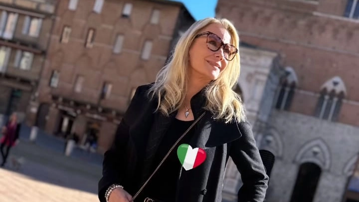 Katherine Kelly Lang, l’attrice che interpreta Brooke Logan in Beautiful, in piazza del Campo