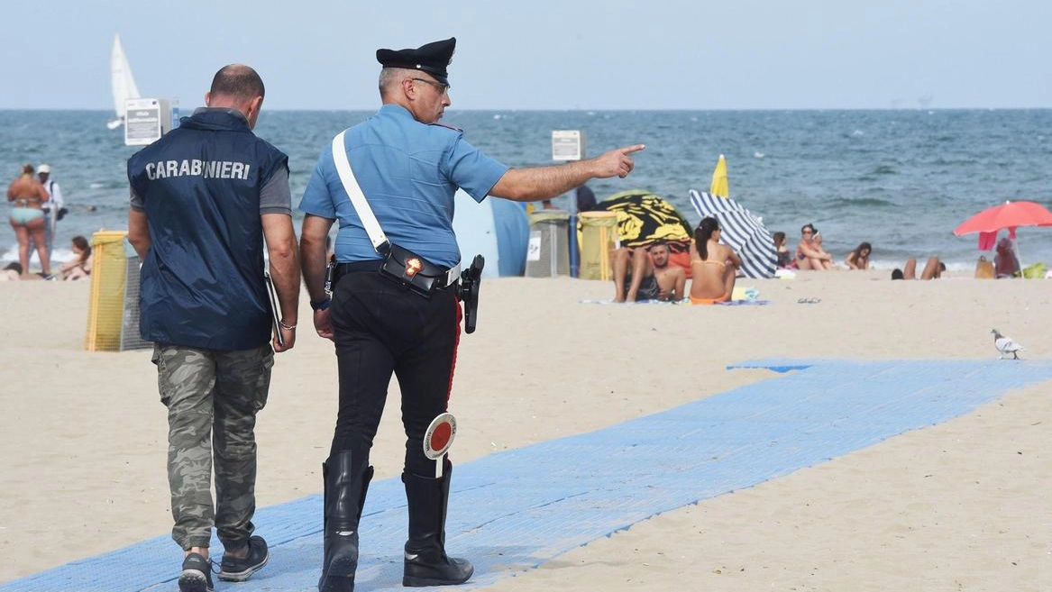 In spiaggia sono intervenuti i carabinieri