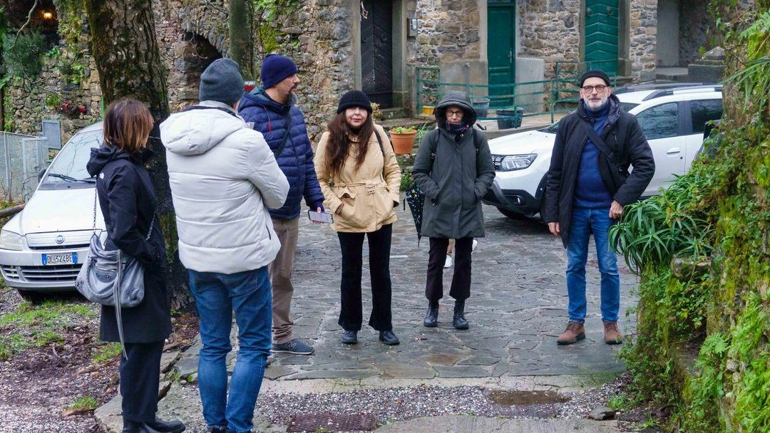 Il rilancio passa anche attraverso sculture disseminate lungo le strade. Iniziative ed eventi culturali per far vivere il territorio non solo nei mesi estivi.