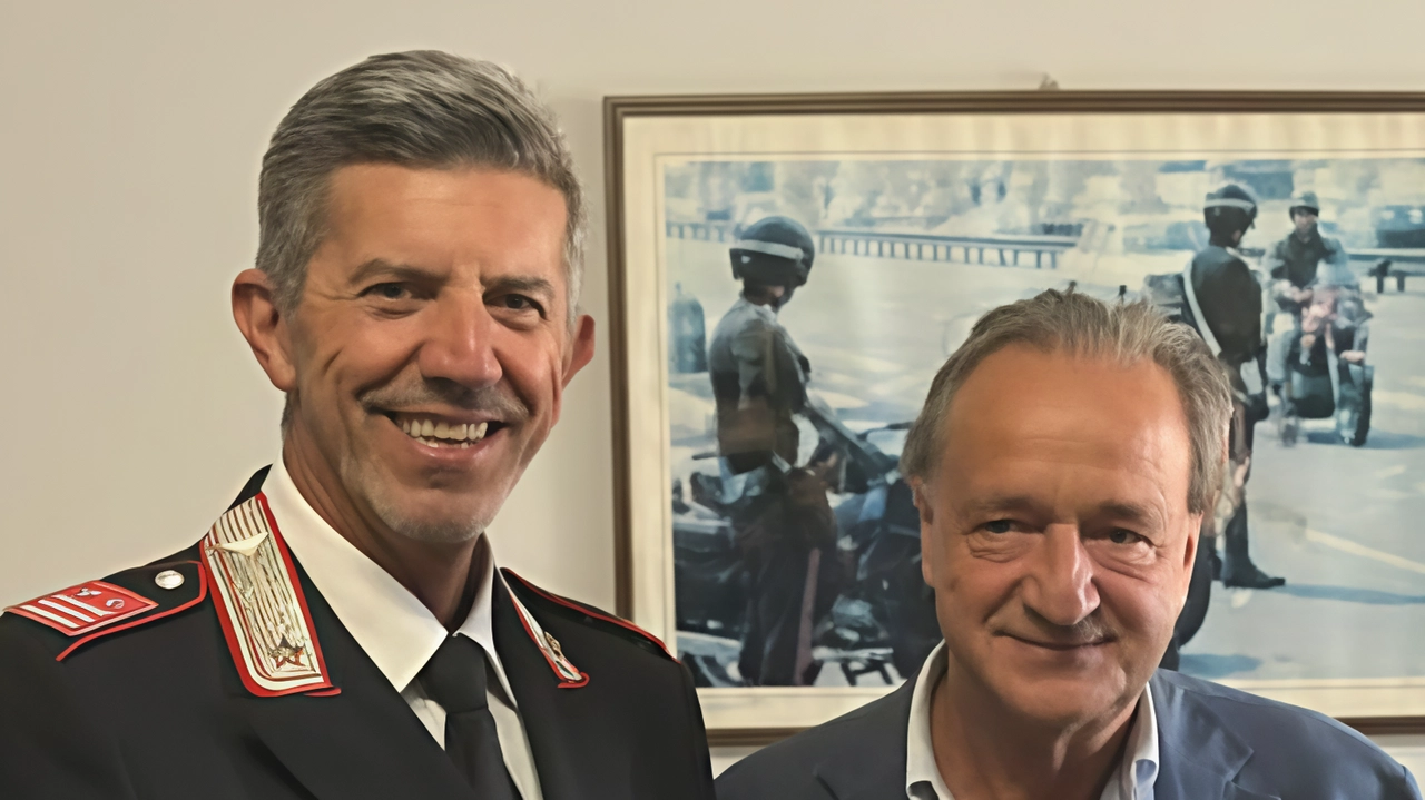 Il luogotenente Sandro Gulisano raggiunge la pensione dopo una lunga carriera nei Carabinieri, con oltre trent'anni di servizio sul territorio della Garfagnana. Colleghi e autorità locali lo salutano per la sua dedizione e impegno.