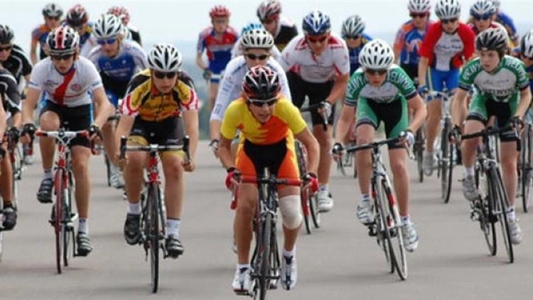 Marginone organizza i campionati italiani di ciclismo giovanile, con tre gare in linea il 7 luglio. Un evento di prestigio che valorizza il territorio e attira migliaia di spettatori.