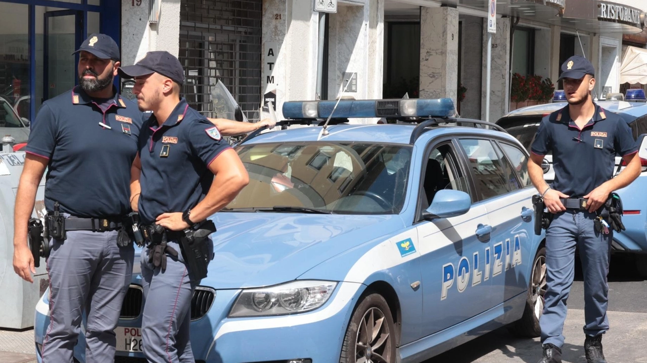 La polizia ha arrestato per rapina pluriaggravata un uomo di 27 anni