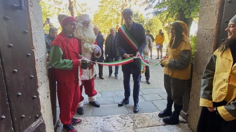 A Montepulciano è già aria di festa. Babbo Natale apre il suo Castello