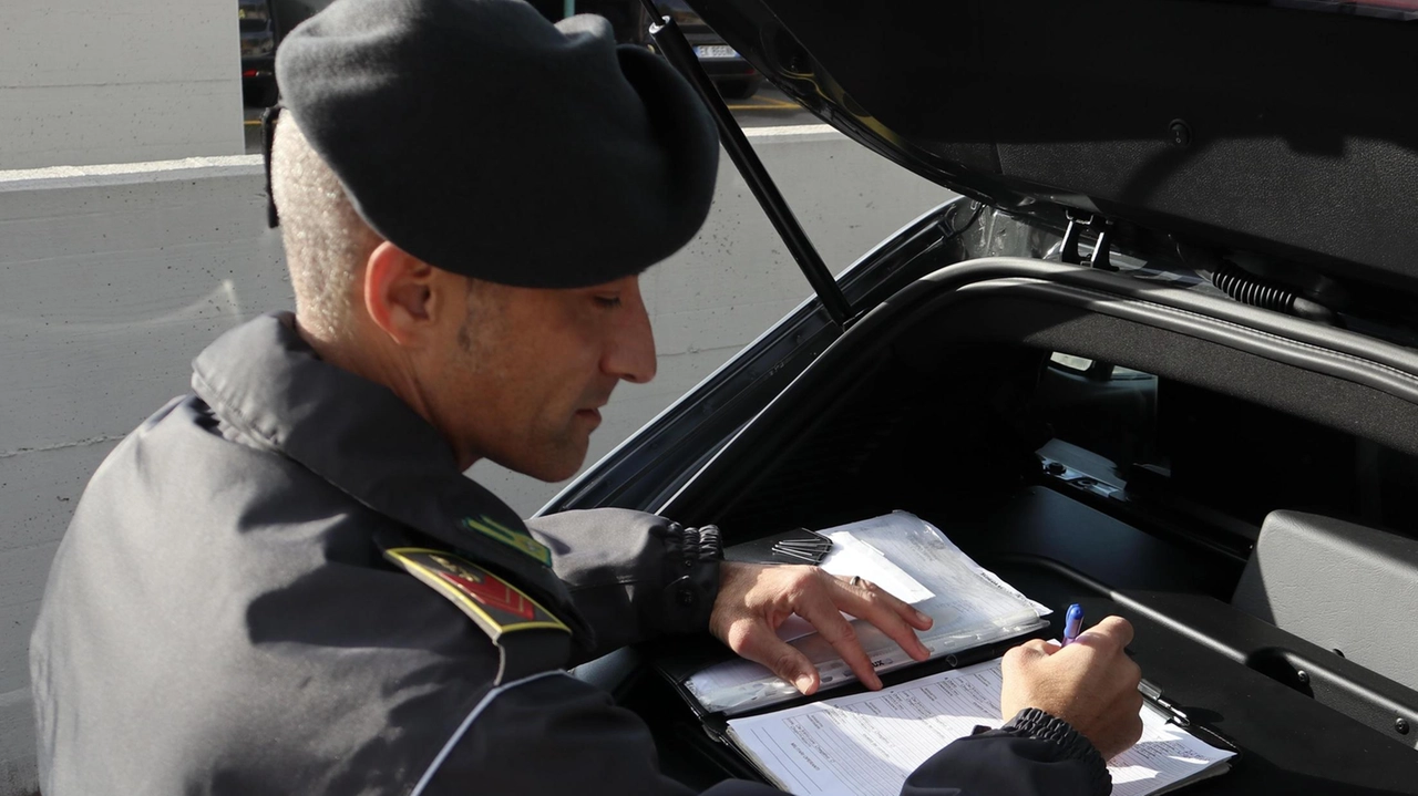 Cambio al vertice della Tenenza di Chiusi della Guardia di Finanza, il luogotenente Zanni al posto del luogotenente Martone