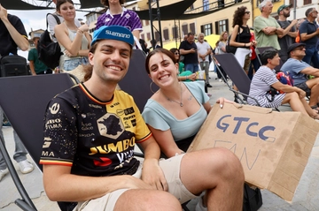 Tour de France, le emozioni dei fan a Firenze: “Una passione indescrivibile, la partenza uno dei momenti più belli”