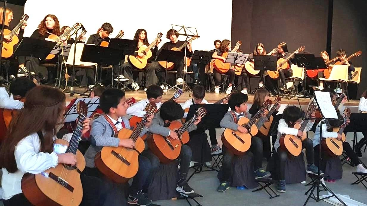 La villa romana delle Grazie a Porto Venere ospita un concerto itinerante per narrare la sua storia, coinvolgendo giovani talenti musicali. Un progetto culturale che valorizza il patrimonio e coinvolge la comunità locale.