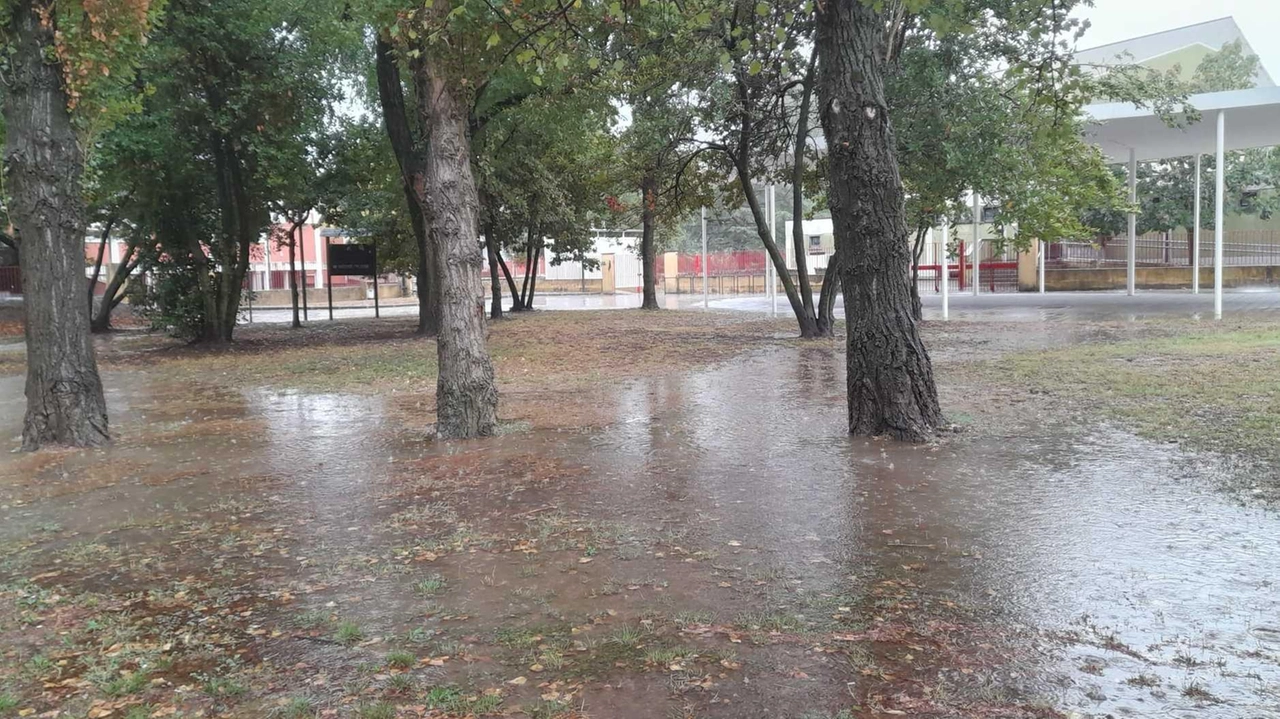 Gli allagamenti dei giorni scorsi in piazza Aldo Moro a San Concordio