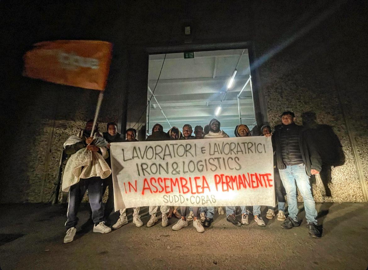 Iron & logistics, notte in fabbrica e assemblea permanente dei lavoratori: “Vogliamo i risarcimenti”