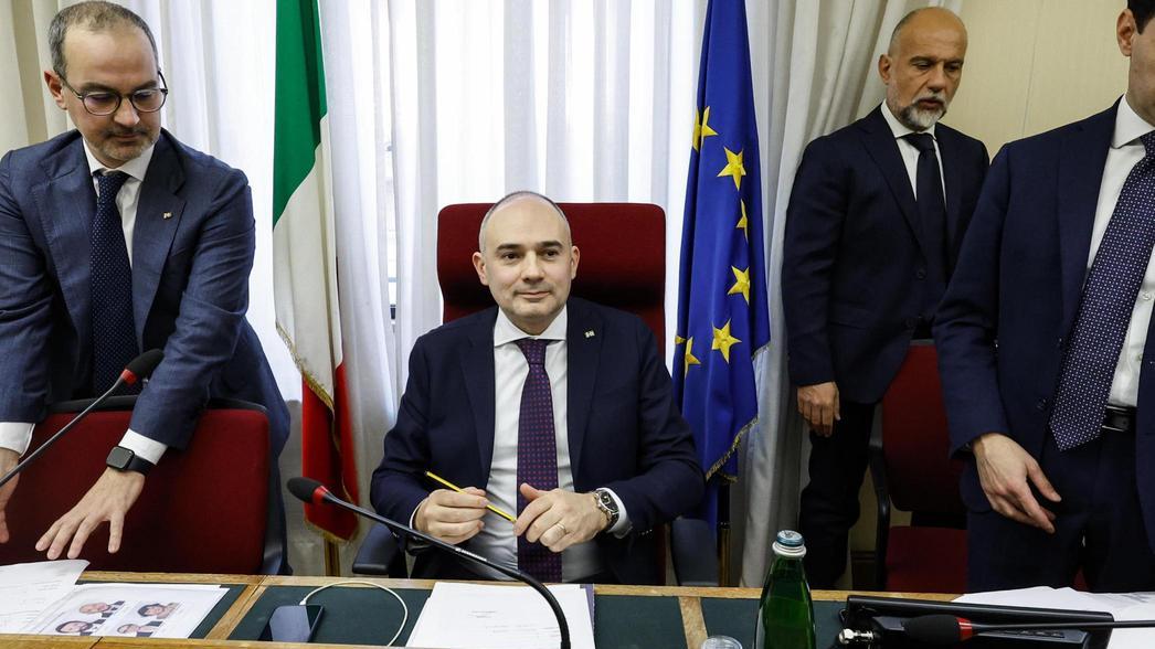 https://www.lanazione.it/image-service/view/acePublic/alias/contentid/NTlmNTAxNmItOWUzNC00/0/commissione-rossi-a-siena-il-7-alla-rocca-verificando-anche-le-scale-e-gli-accessi.jpeg?f=16:9&w=1200&h=630