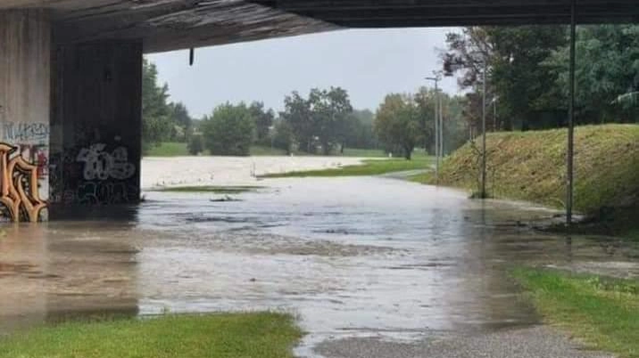 Legambiente e Italia Nostra sollecitano interventi urgenti per il fiume Frigido, denunciando rischi di alluvione e criticando la Regione per la mancanza di azioni concrete.