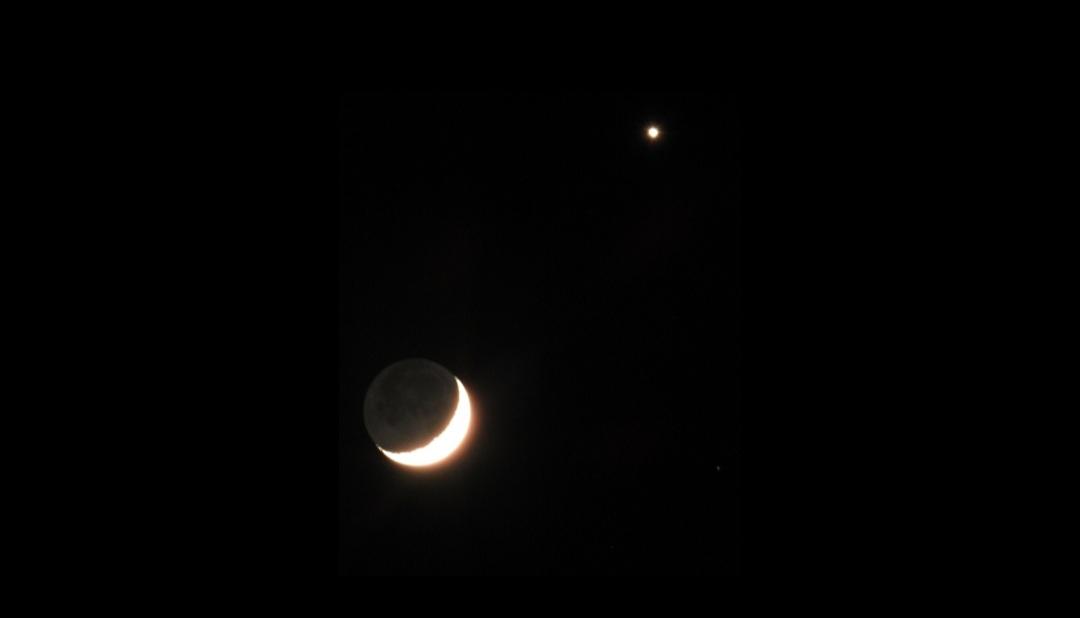 Spettacolo in cielo: Luna e Venere, il “bacio cosmico” visto dalla Toscana