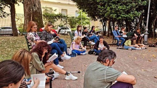 Silent reading party La festa della lettura. Telefoni spenti: parlano esperienze e libri