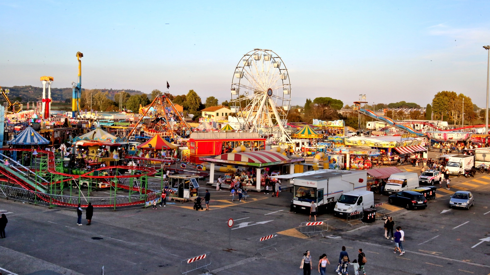 L’area del luna park della fiera di Pontedera vista dall’alto