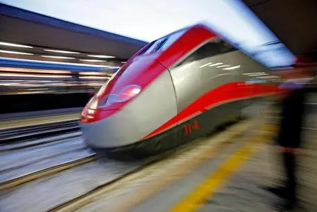 Persone sulla linea, ritardi per i treni Alta velocità sulla linea Roma-Firenze