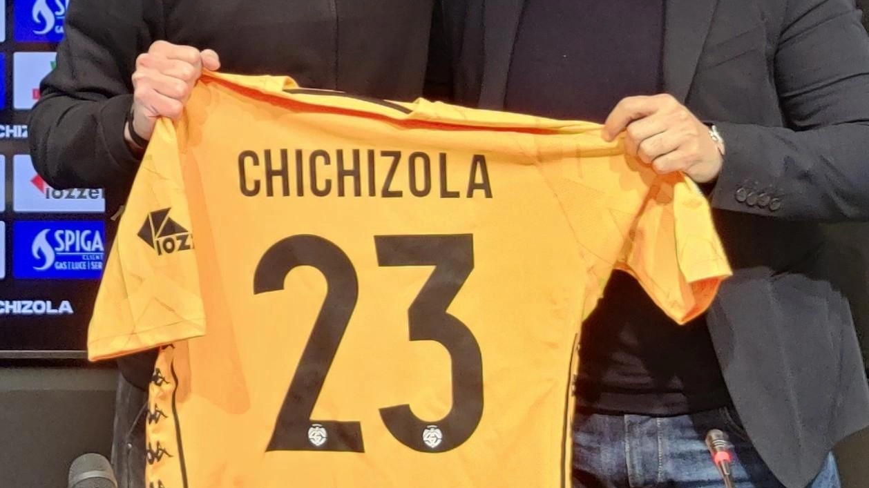 Leandro Chichizola e il direttore sportivo dello Spezia Stefano Melissano ieri in occasione della presentazione ufficiale del nuovo portiere aquilotto