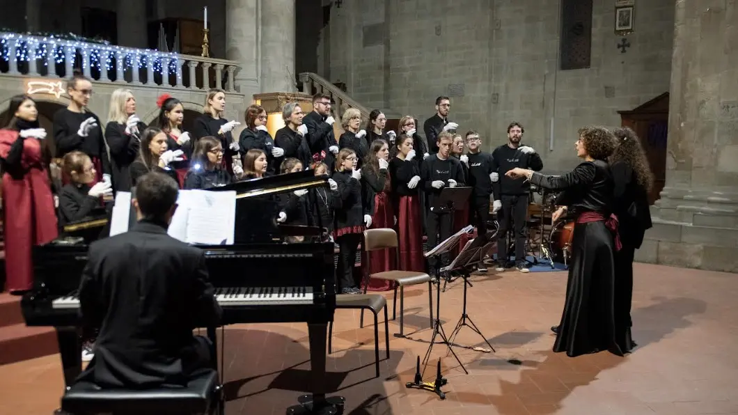 Coro mani bianche Voceincanto“Il tuo cuore batte come il mio”