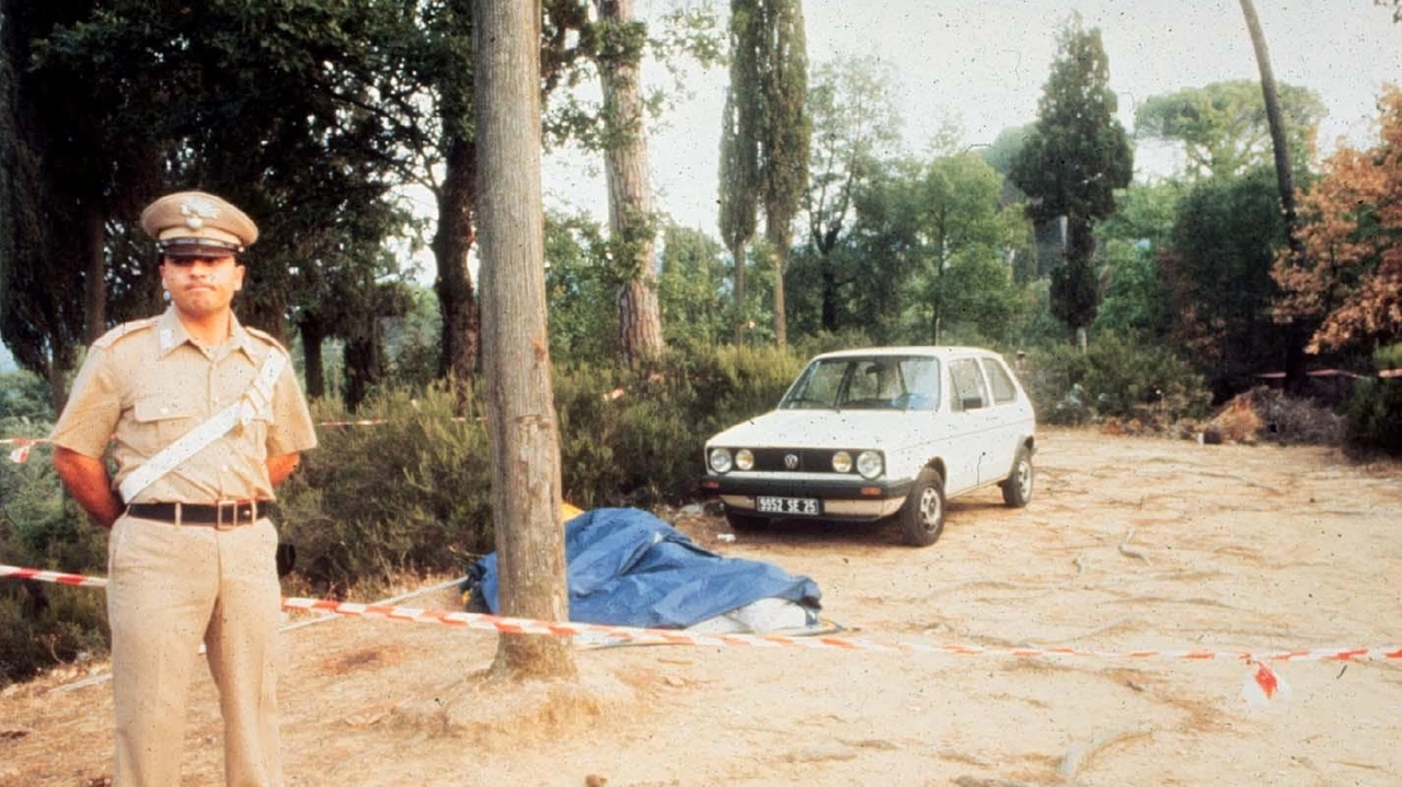 La Golf e la tenda dei francesi Nadine Mauriot e Jean Michel Kraveichvili, nel settembre del 1985, uccisi nello spiazzo di Scopeti