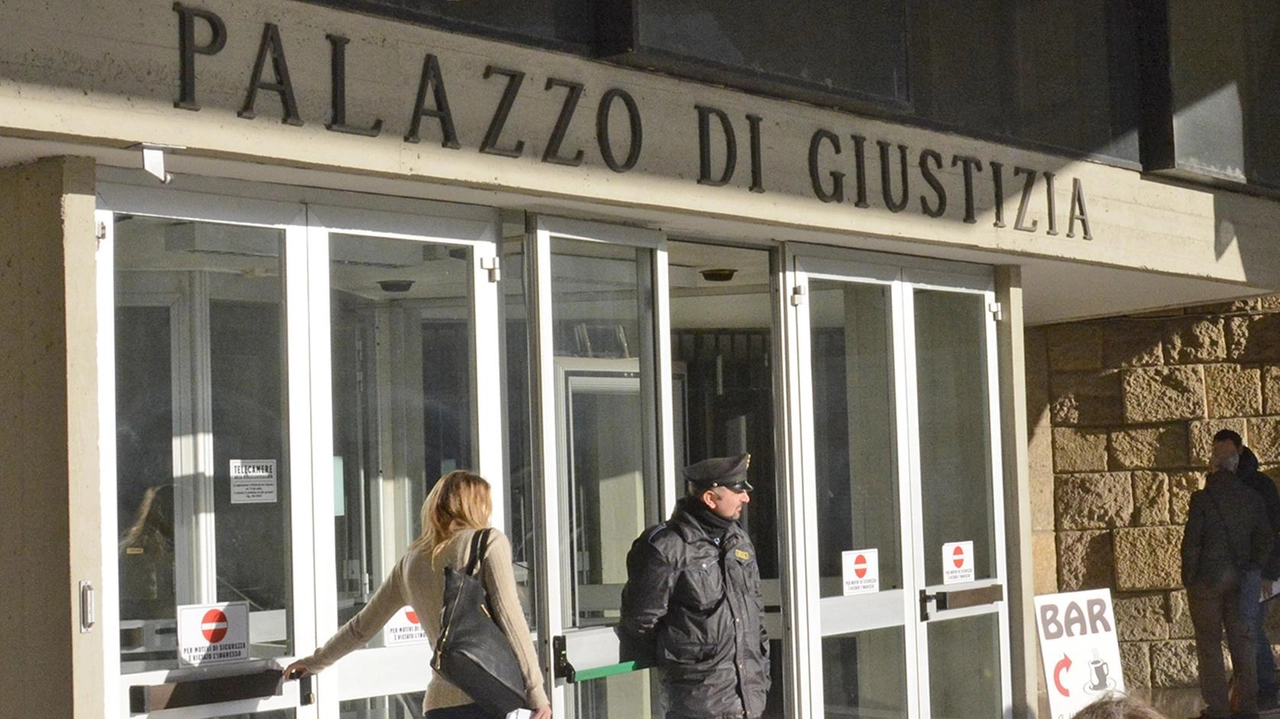 Due uomini sono stati condannati per gestione di rifiuti non autorizzata e combustione illecita di rifiuti