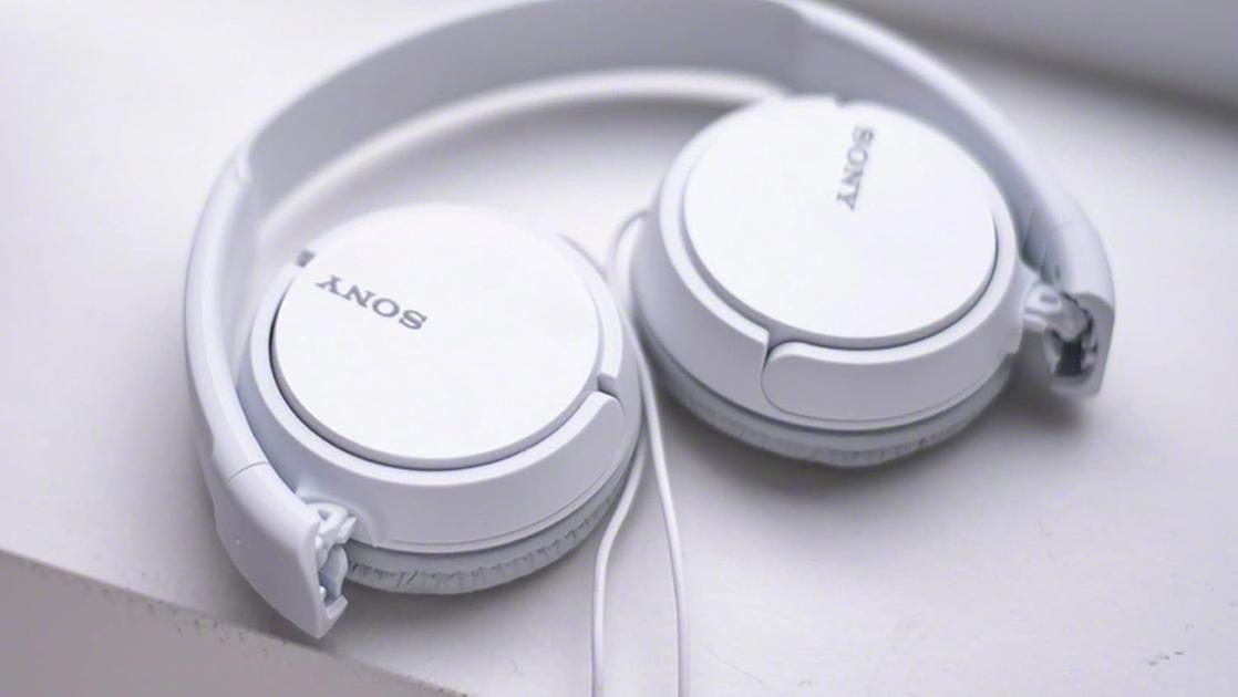 Musica ovunque con qualità Sony: cuffie On Ear MDR ZX110 ora al 33% in meno su Amazon