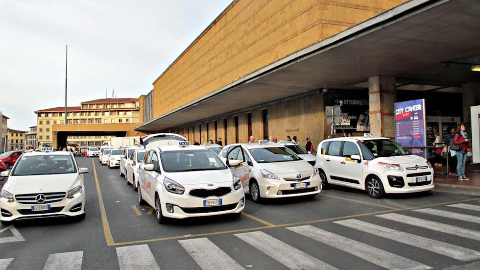 Rapporto taxi, a Firenze “il 90,2% delle corse arriva entro sei minuti”