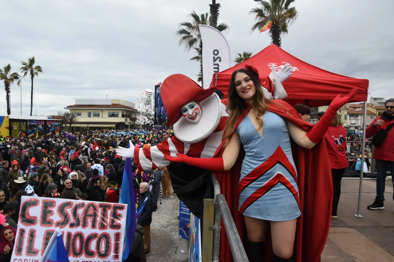 Tutti i carri del Carnevale di Viareggio 2025: le foto della prima sfilata e il loro significato