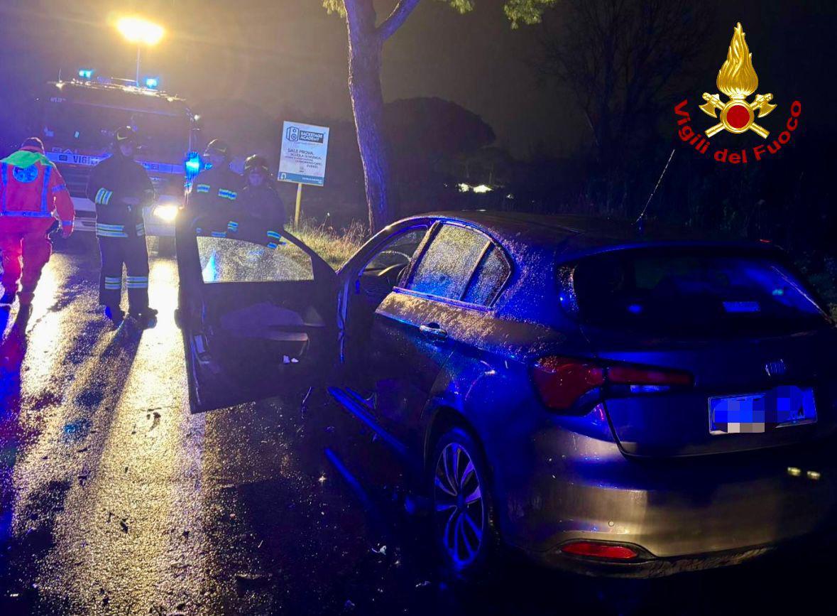 Incidente stradale a Pisa: scontro frontale in via Aurelia Nord