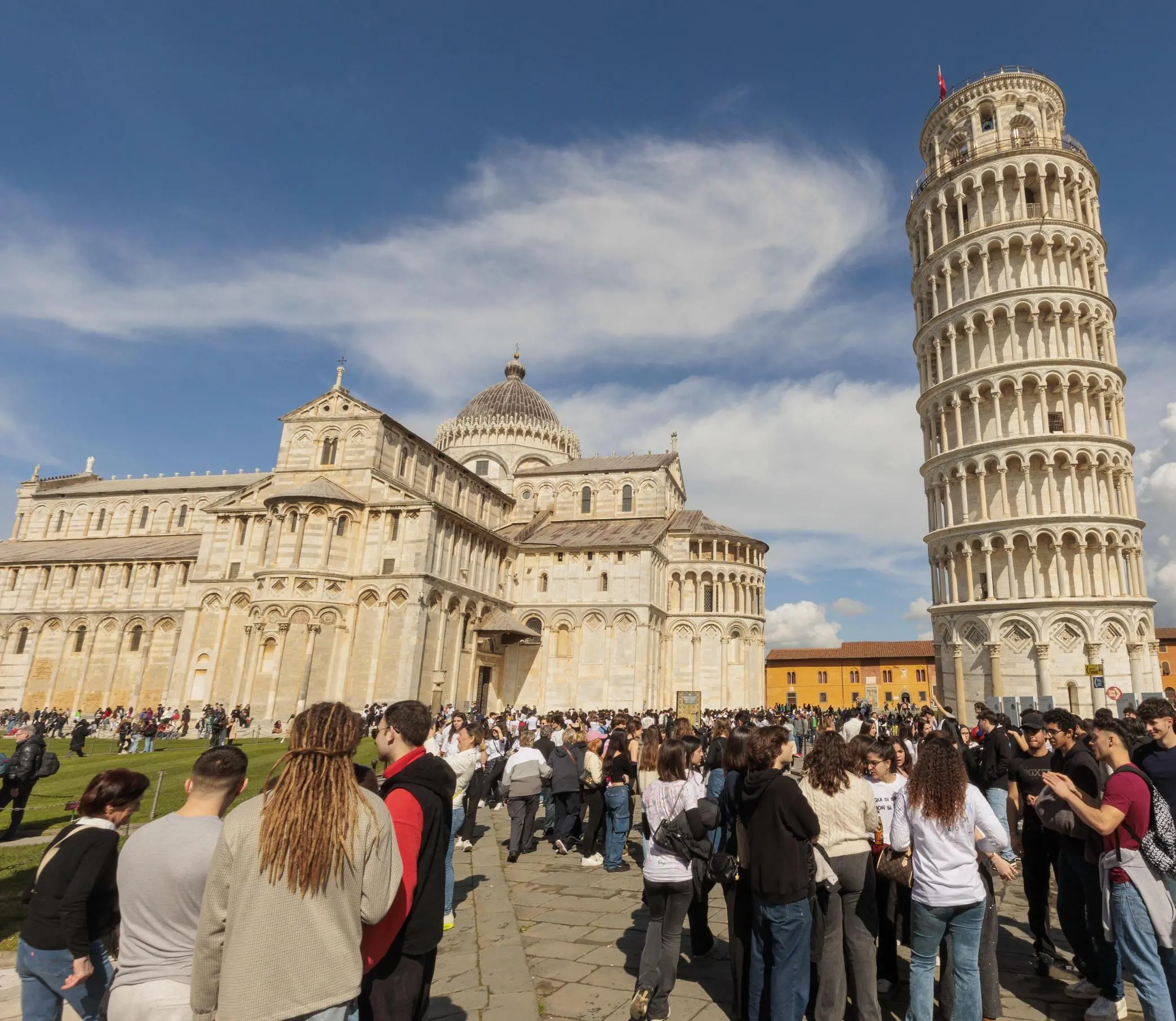 Stop sorvoli vicino alla Torre: "Studiare nuove rotte dei decolli"