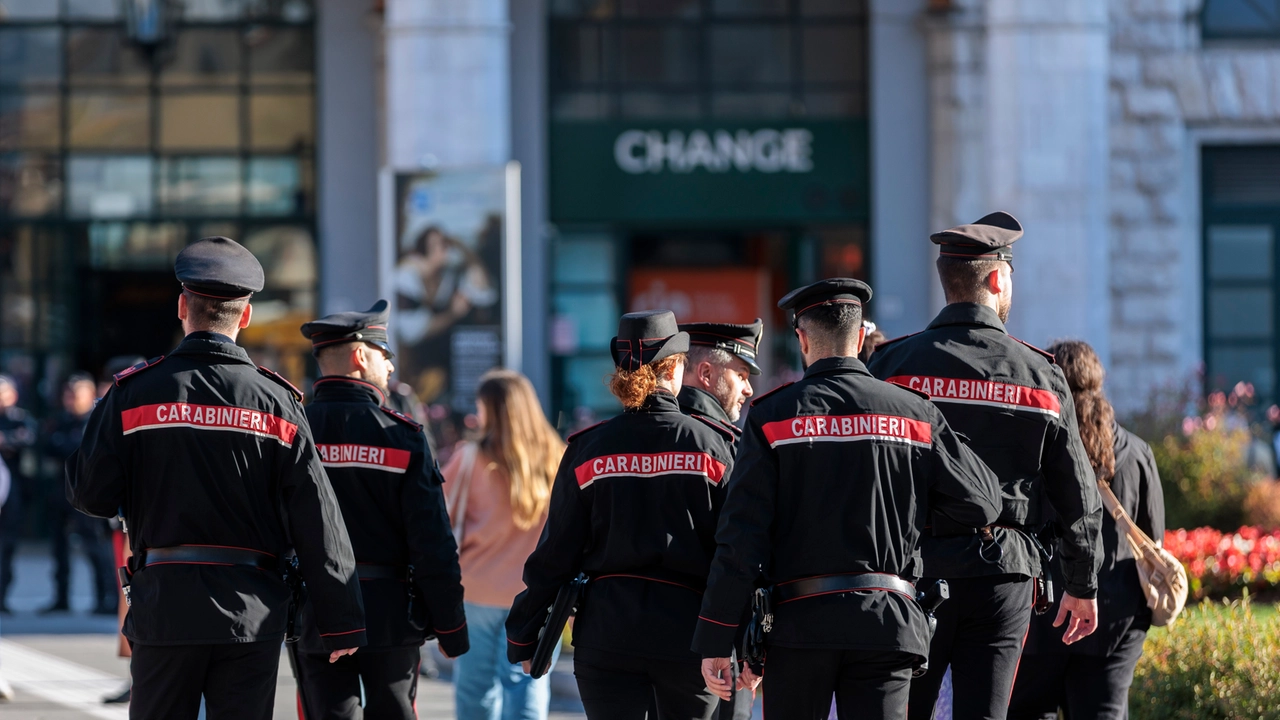 Carabinieri alla stazione