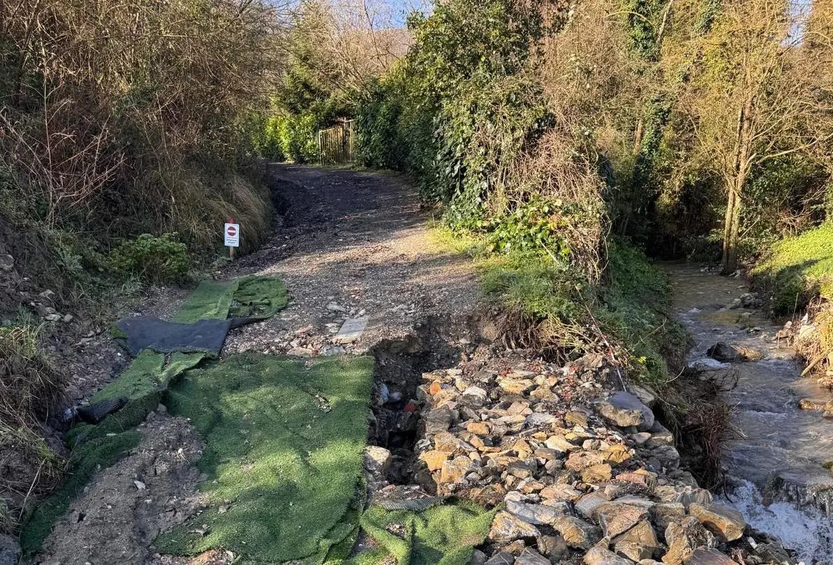 Via San Biagio sgretolata: "Mettetela in sicurezza"