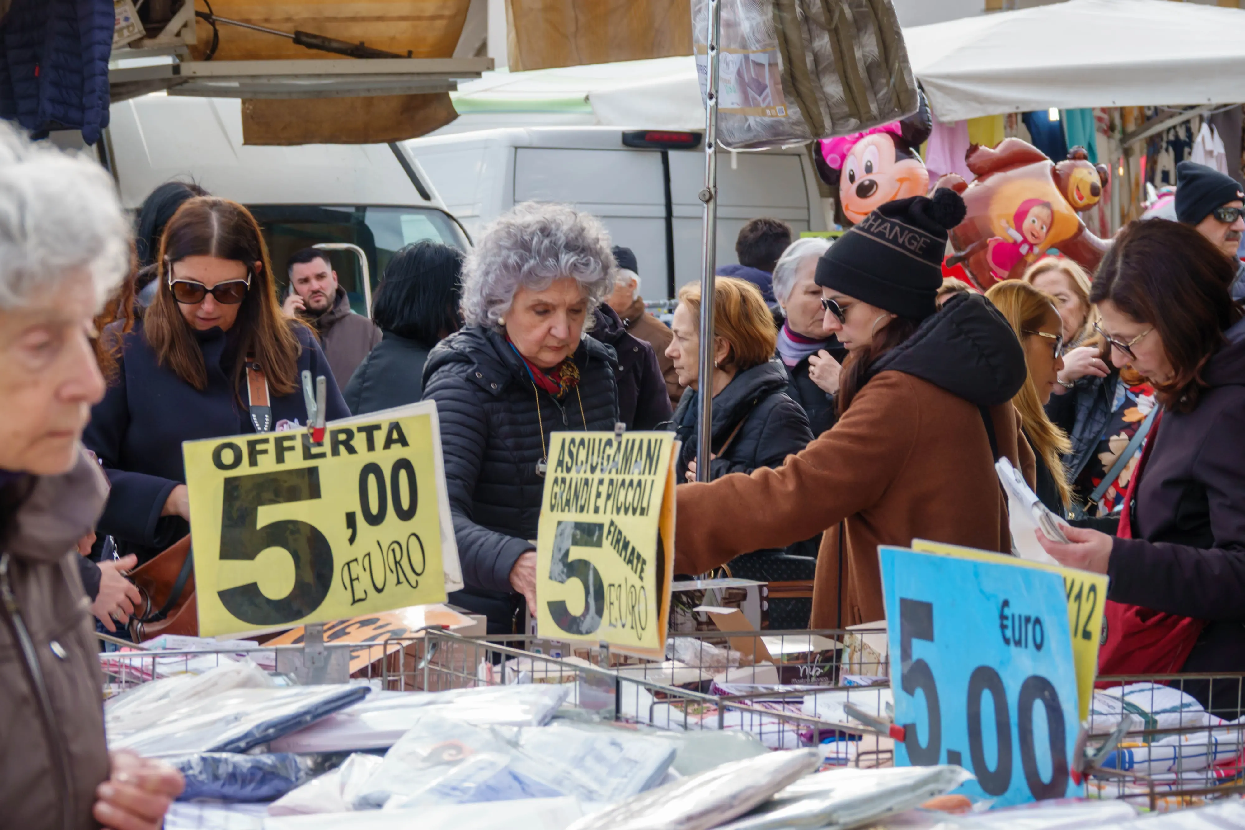 Fiera di San Giuseppe: folla, sole e controlli. L’Asl sequestra tre porchette