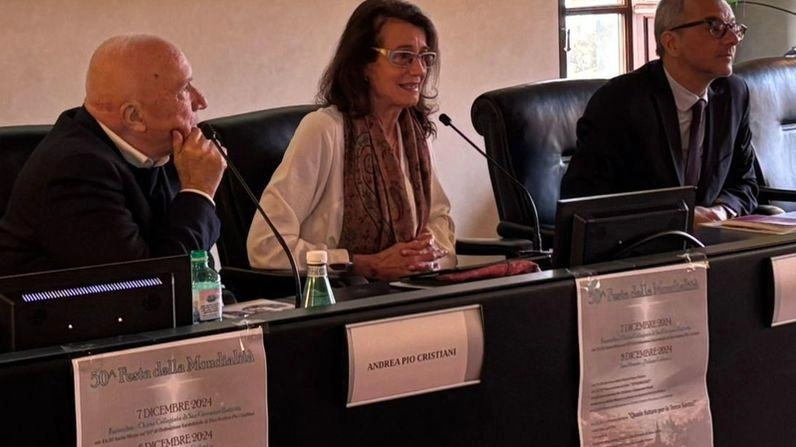 Don Cristiani e Letizia Moizzi e Giampaolo Grassi alla presentazione del libro