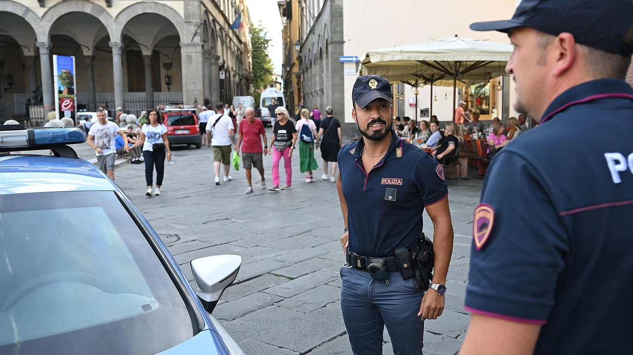 Controlli della polizia in piazza San Michele