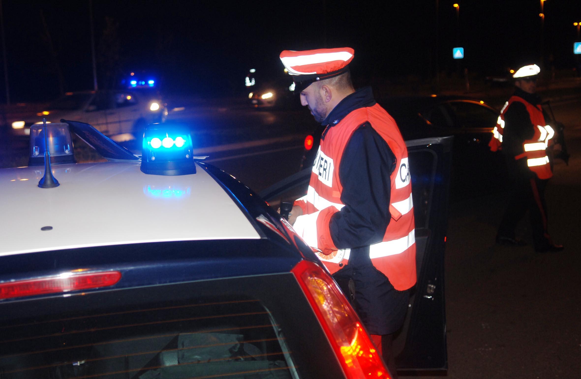 Maxi furto di soldi e gioielli, la banda svaligia una villa e sparge gasolio sul pavimento