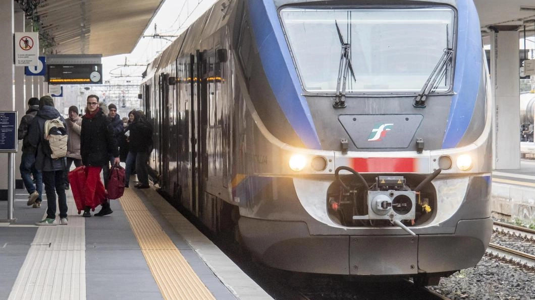 Ferrovia Faentina, l’odissea infinita dei pendolari. Circolazione sospesa da Marradi per l’allerta meteo