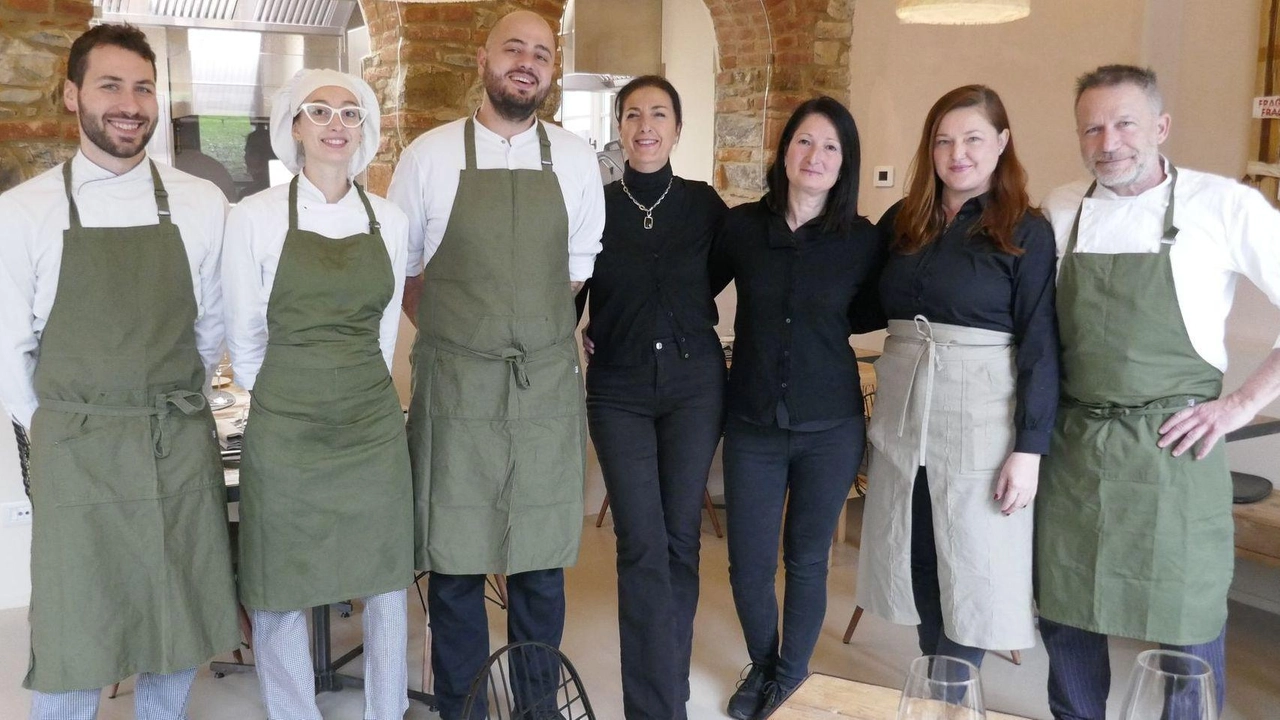 Teresa Di Maio e Fabio Iannuzzi, imprenditore tessile con la passione per la cucina, si sono innamorati di quel casolare diroccato a Vaiano in via Val di Bisenzio 159/3 trasformandolo in un ristorante di classe grazie anche alla cucina di Manuele Melani