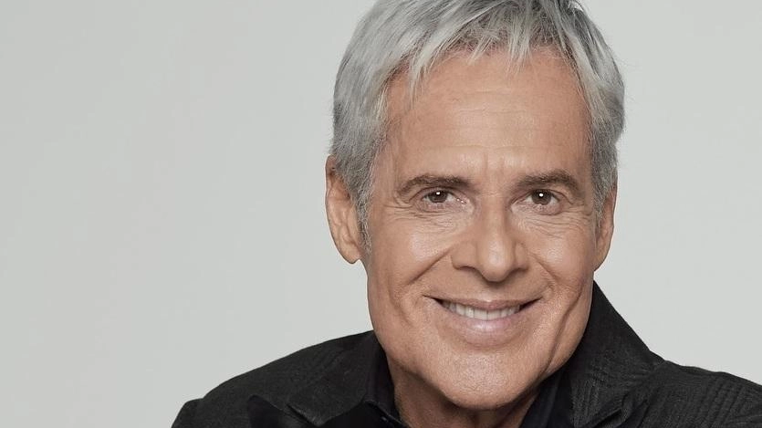 Il tour di Claudio Baglioni, "Piano di Volo soloTris", parte da Assisi e arriva a Spoleto con un concerto-racconto innovativo e intimo, dove l'artista si esibisce da solo in versioni essenziali delle sue canzoni. Un'esperienza unica da non perdere.