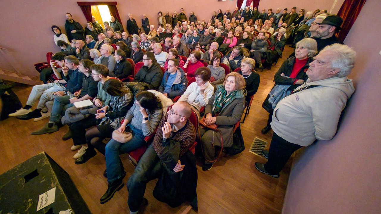 Cittadini riuniti in assemblea a Vicchio