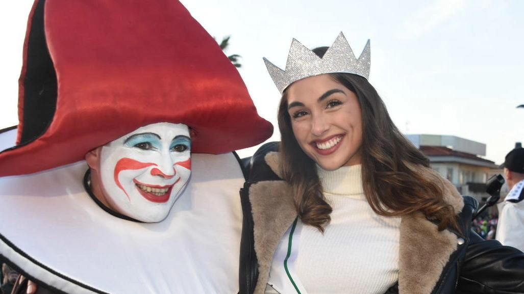 È venuta da bambina a Carnevale, vestita da principessa. E oggi Ofelia Passaponti è tornata con la corona da Miss Italia, e si è catapultata nella festa