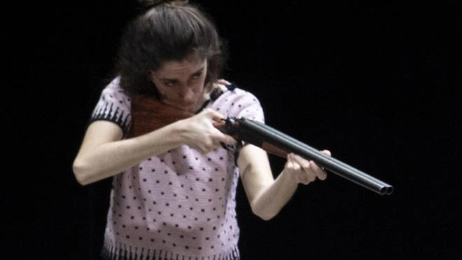 Al Teatro Metastasio arriva "Animali selvatici" di Paola Rota, un dramma ispirato a Ibsen. Una famiglia sconvolta da una verità oscura. Un'opera che esplora la natura umana e il potere della verità.