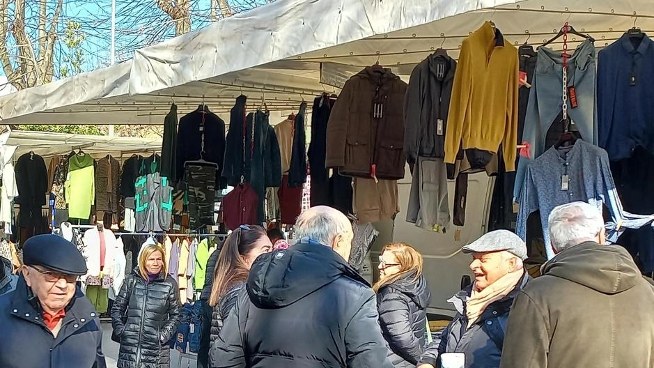 I banchi del giovedì in piazza Statuto