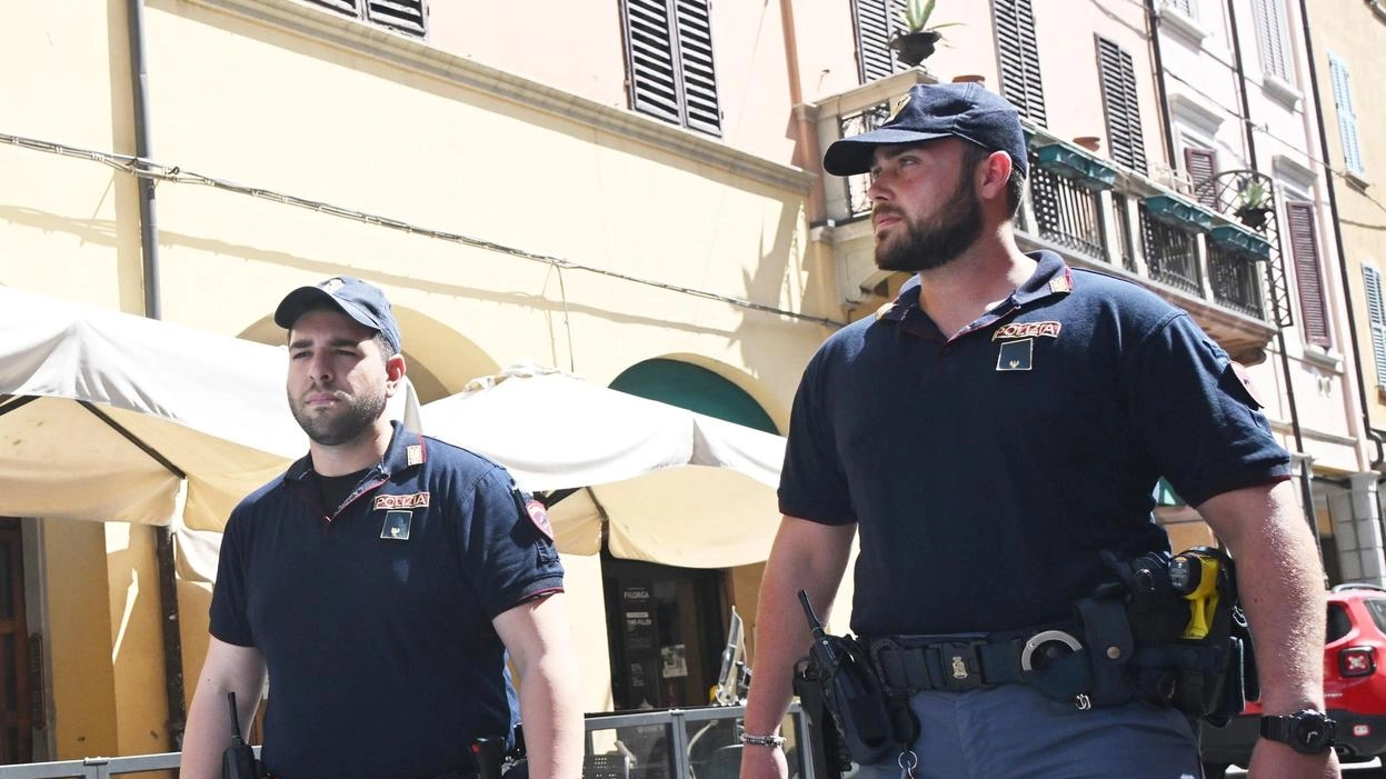 Escalation di episodi di violenza: anche uno scontro con lancio di oggetti e due persone all’ospedale . Le forze dell’ordine: "Situazione di pericolo per la sicurezza pubblica". Licenza sospesa per 15 giorni.