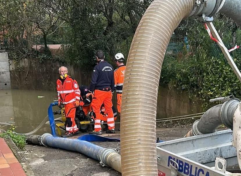 Mano tesa agli alluvionati. Tanti volontari in missione. In azione con idrovore e camion