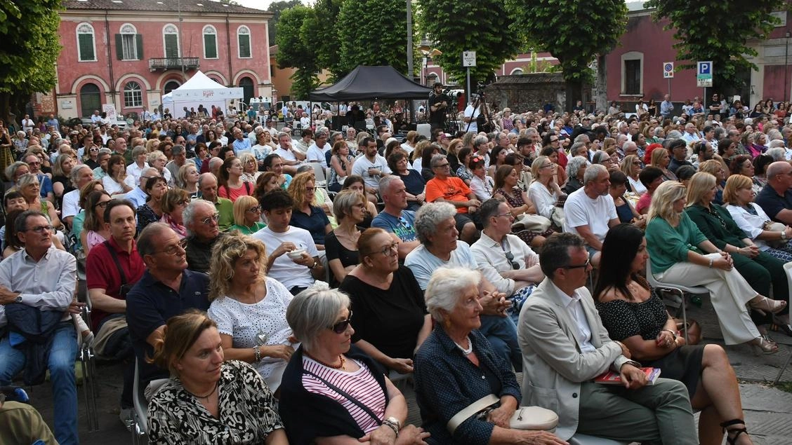 Festival in piazza, buona la prima: "Grazie Carrara e al prossimo anno". Il nuovo circuito della cultura