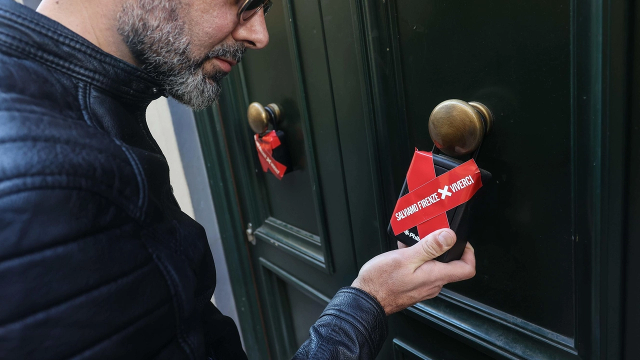 La protesta del movimento Salviamo Firenze contro le KeyBox disseminate nel centro