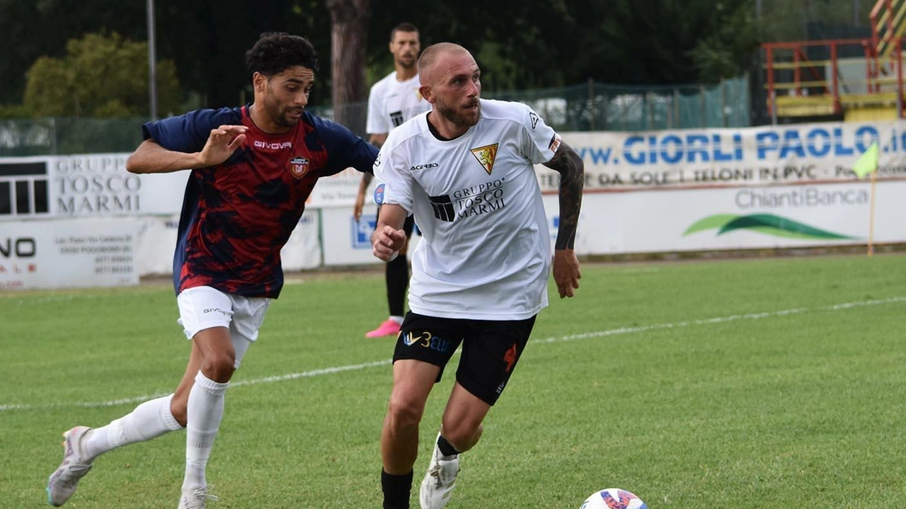 Federico Mazzolli, leader della mediana del Poggibonsi, valuta positivamente l'avvio di stagione e si prepara alla sfida con l'Ostia Mare, prevista per domenica prossima. Il centrocampista sottolinea l'importanza dello spirito di squadra e la necessità di affrontare la partita con determinazione.