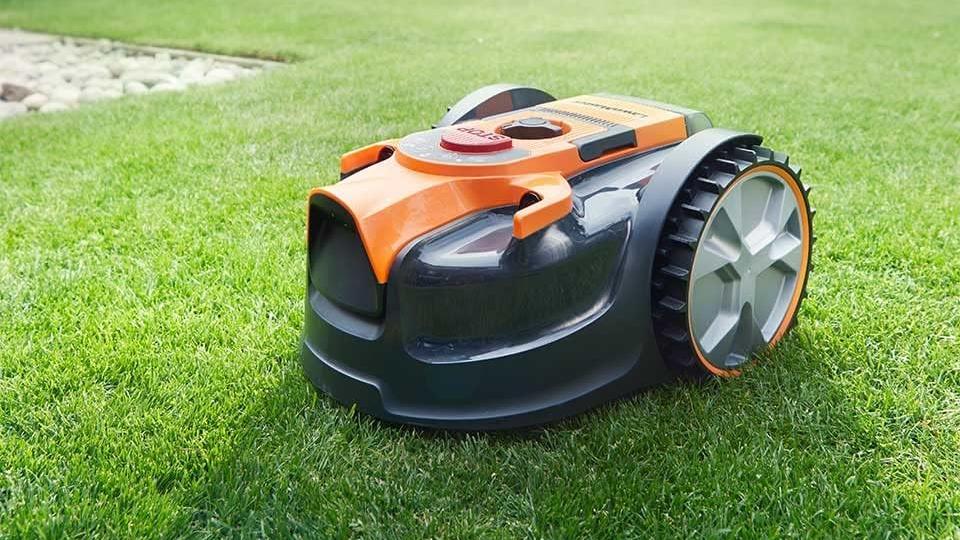 Prato sempre curato senza sforzo: LawnMaster OcuMow VBRM16, robot tagliaerba senza filo, approfitta del coupon da 50€ prima che scada