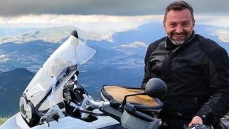 Uno scatto di Andrea Camaiti, l'uomo morto mentre era in moto dopo lo scontro con un cinghiale