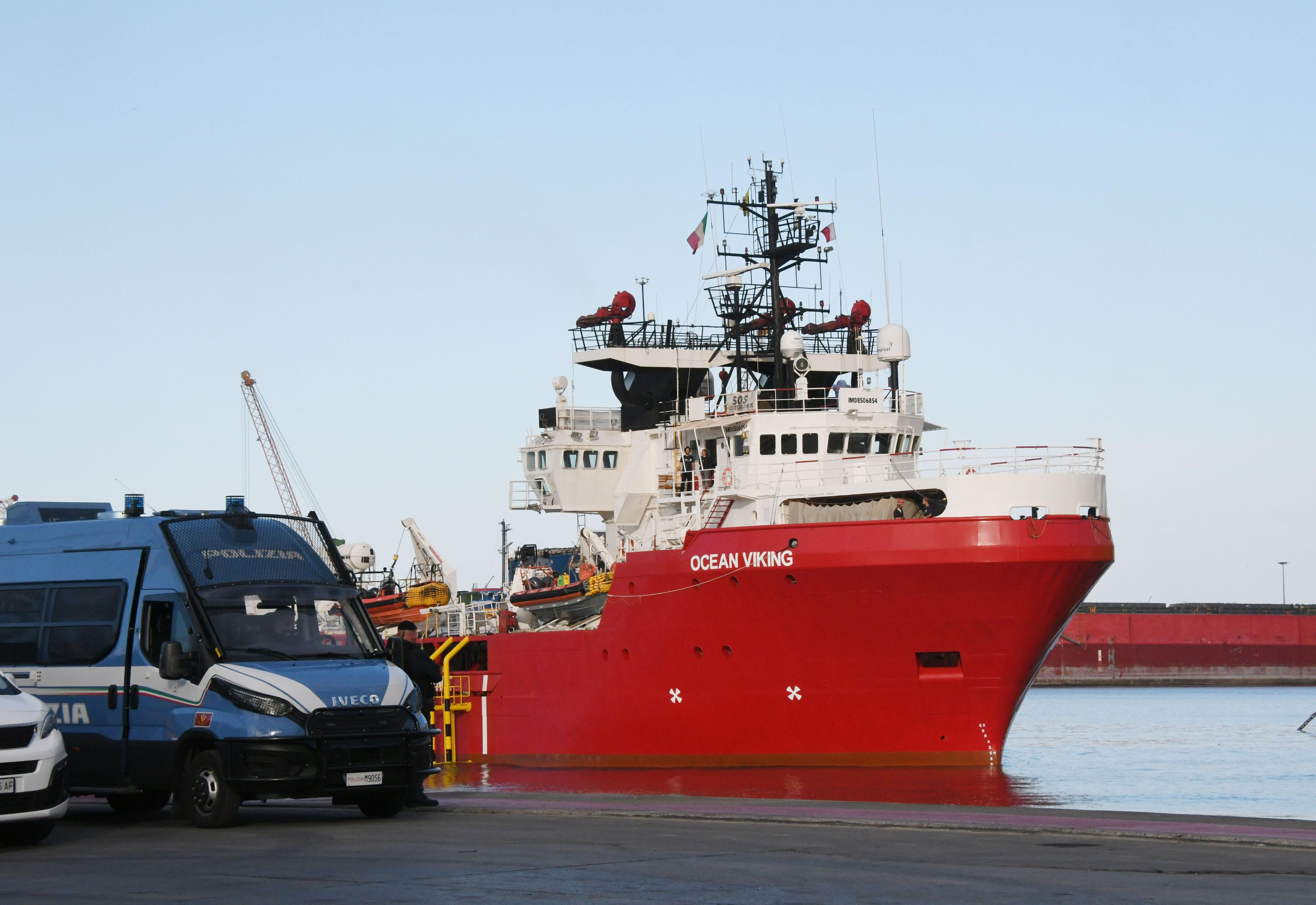 Migranti, a Marina di Carrara arriverà la “Ocean Viking” con 15 persone soccorse nel Mediterraneo