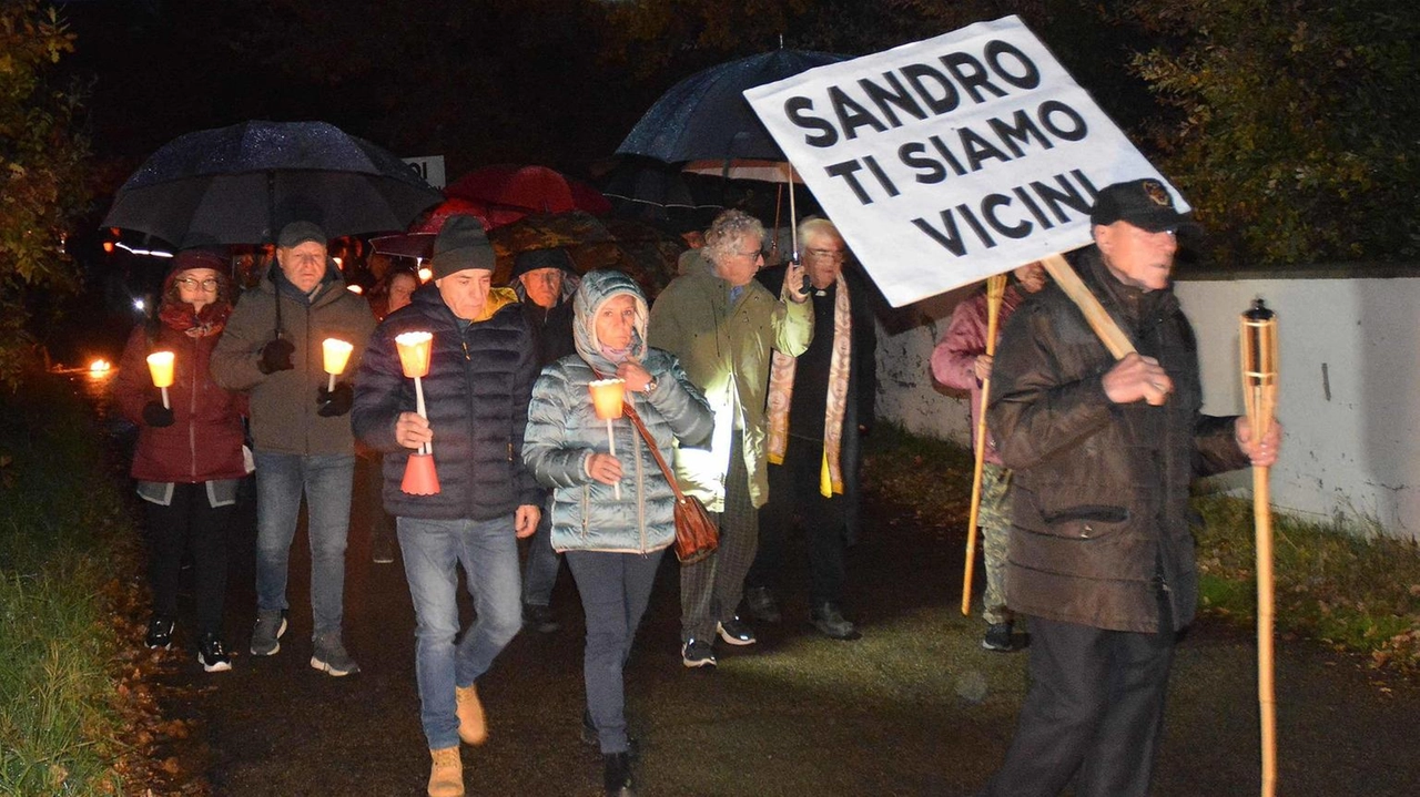 Buona partecipazione alla manifestazione organizzata dal comitato di San Polo, nonostante il freddo e la pioggia. Ma l’artigiano non c’era.