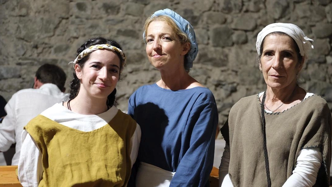 Come in un film il tuffo nella storia offre suggestioni e fantasia soprattutto ai tanti bambini affascinati dalla macchina teatrale di Medievalis (Foto Pasquali)